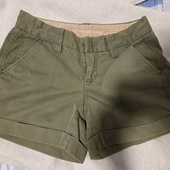 Banana Republic Olive Green Shorts - Picture 3 of 4